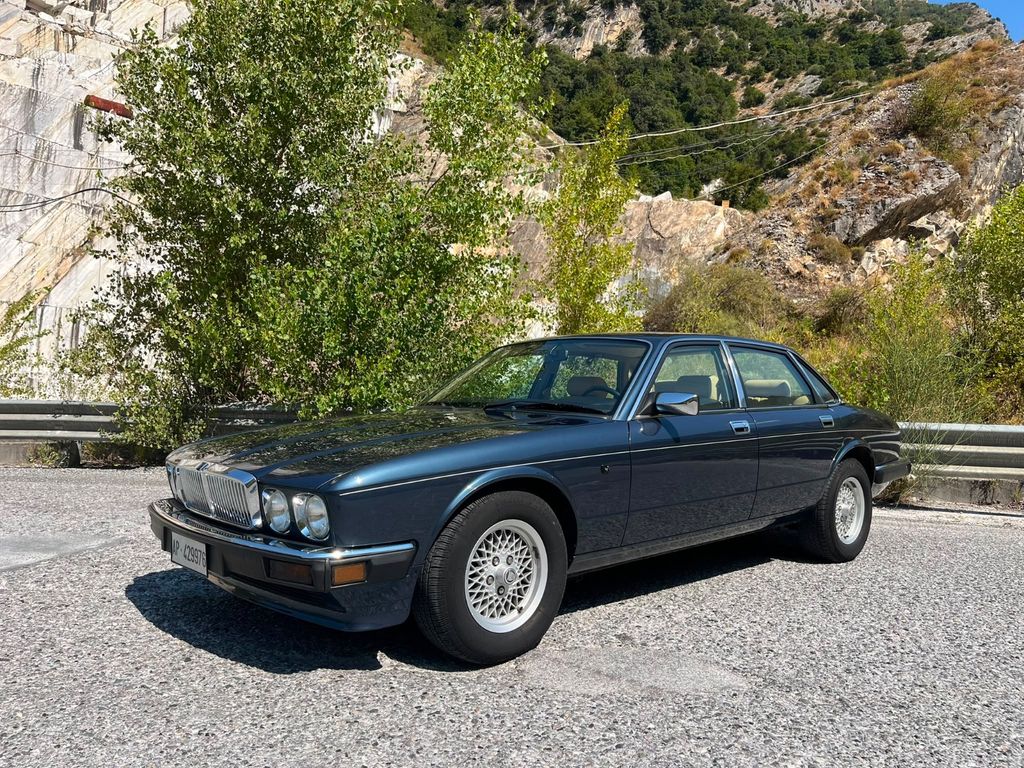 Jaguar XJ