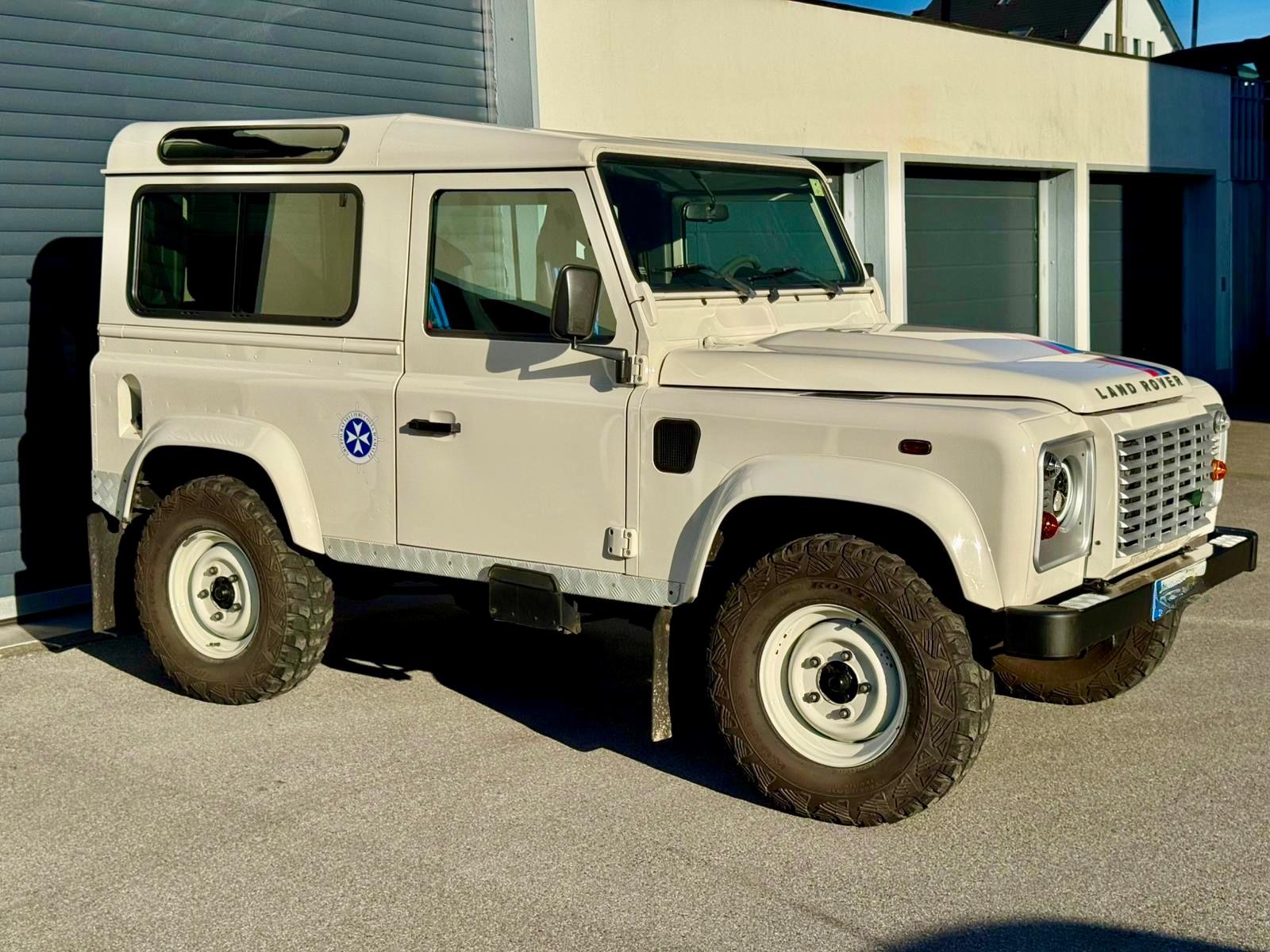 Land Rover Defender 90 S Station Wagon