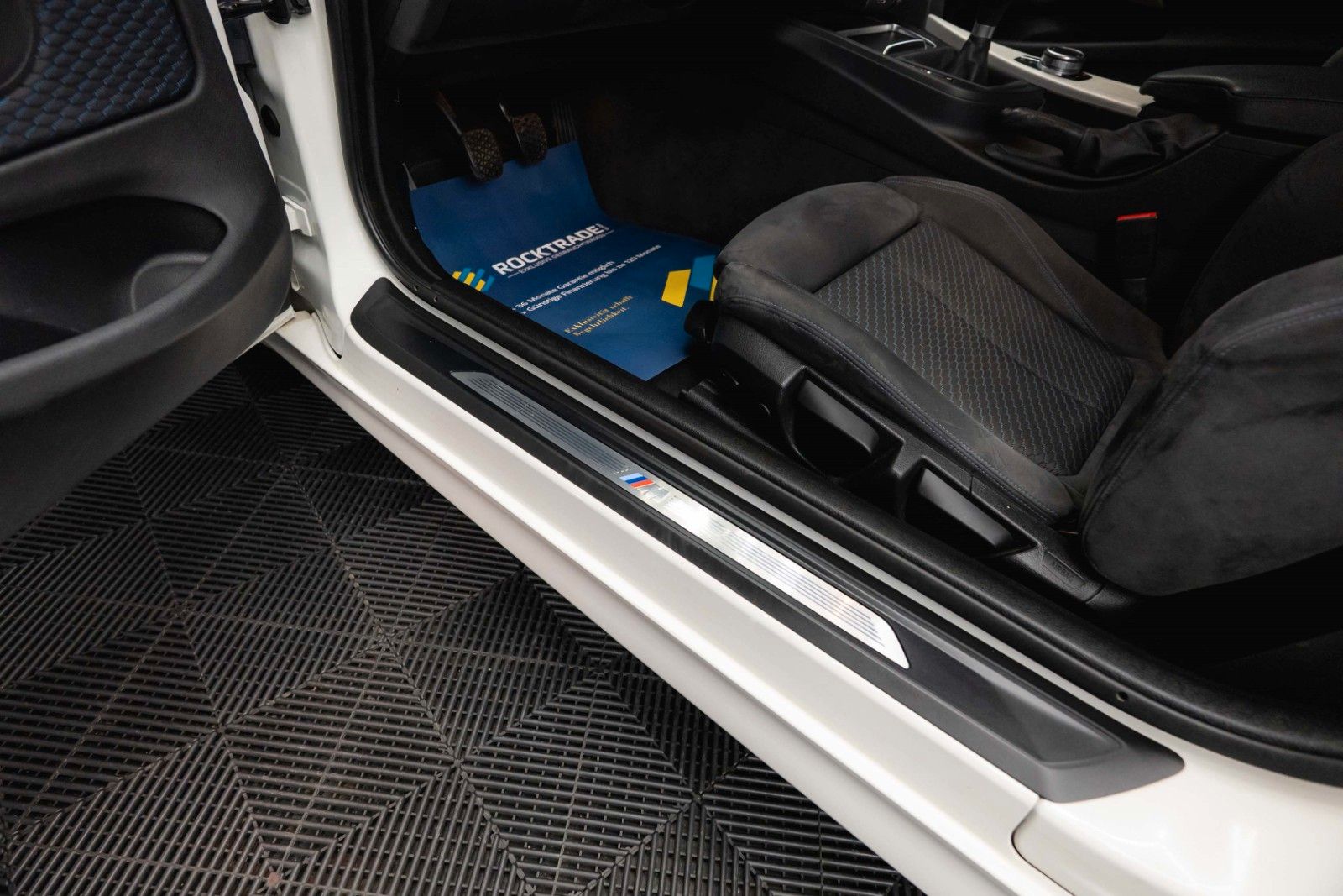 Fahrzeugabbildung BMW 420i M Sport Coupe Shadow Line Performance LCI