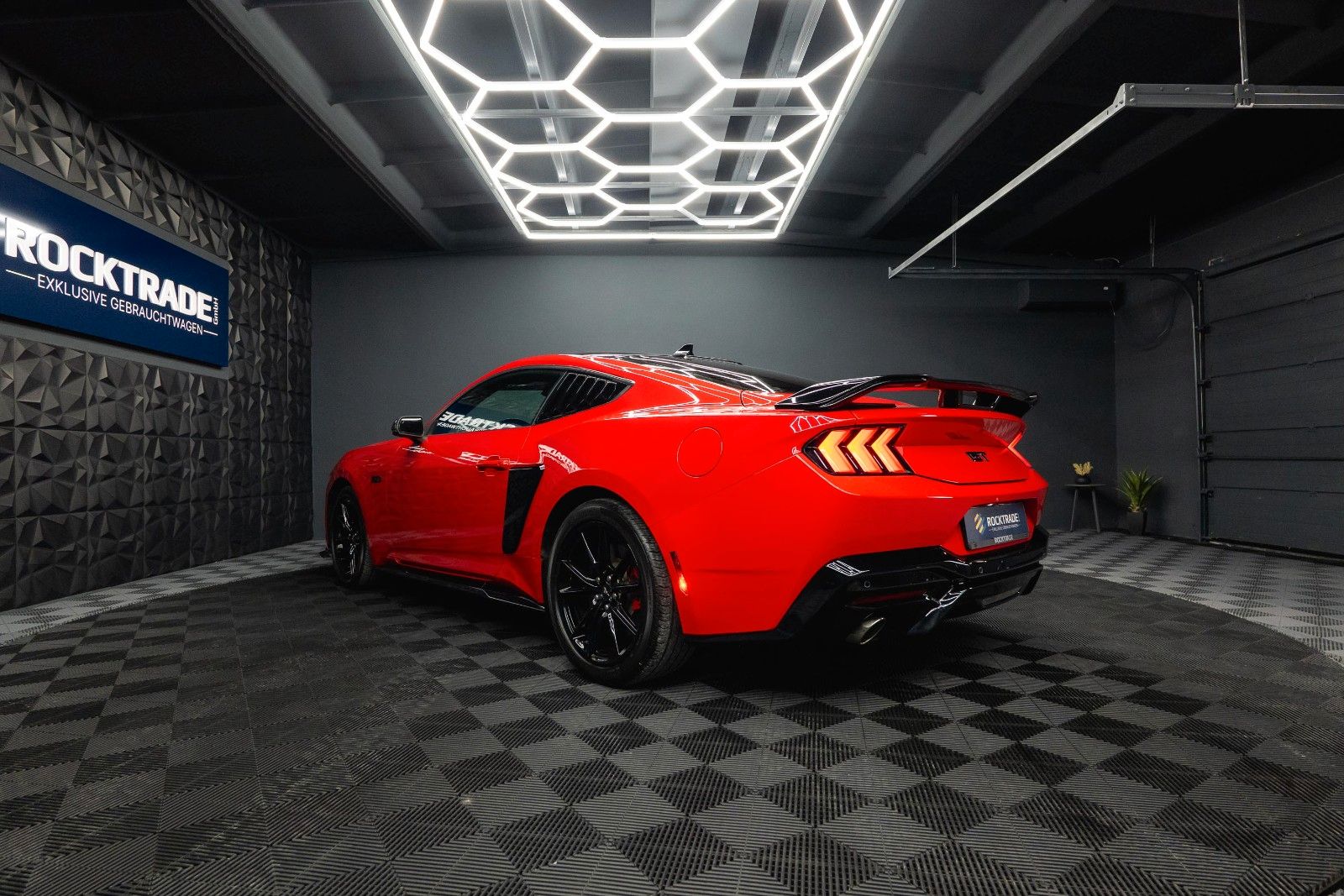 Fahrzeugabbildung Ford Mustang Fastback 5.0 TiVCT V8 Dark Horse PREMIUM