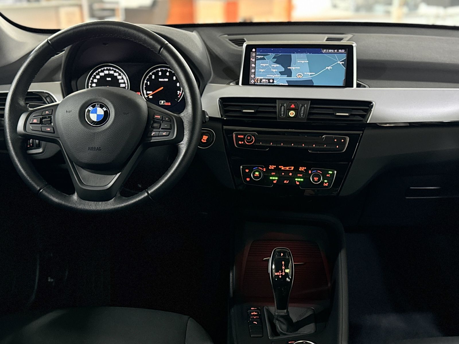 Fahrzeugabbildung BMW X1 sD18i DAB Parkassist Navi Geschwindigkeitsreg