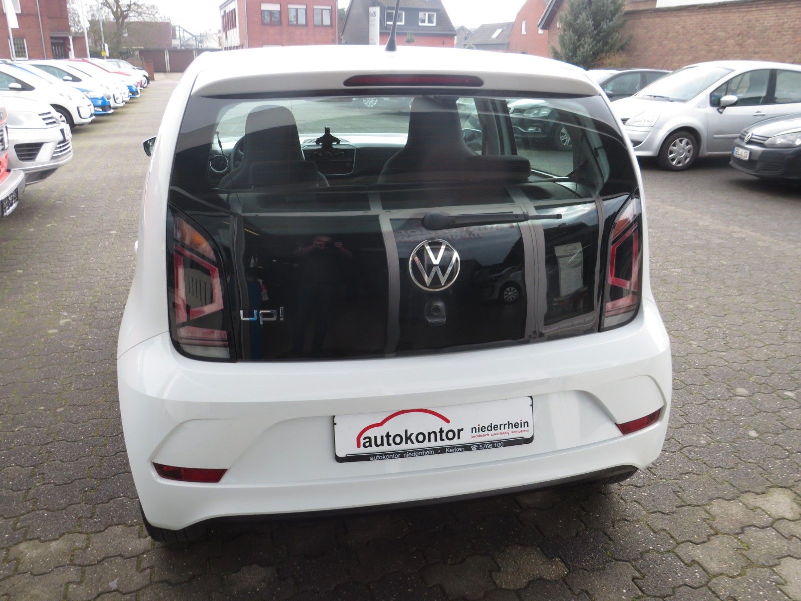 Fahrzeugabbildung Volkswagen up! 4T SITZH. NEBEL MAPS&MORE ASSISTENTPAKET 1H