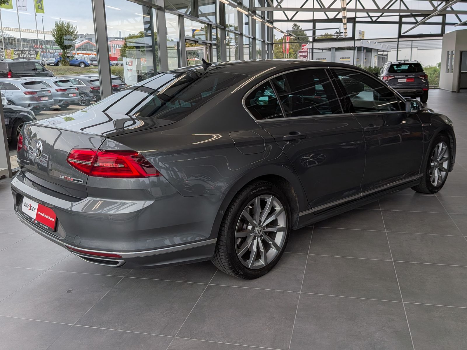 Fahrzeugabbildung Volkswagen Passat 2.0 TDI Lim. High/R-Line 4Motion ACC Pano