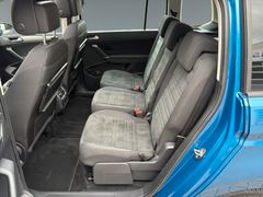 Fahrzeugabbildung Volkswagen Touran Comf. DSG Navi Sitzh Pano AHK Kamera