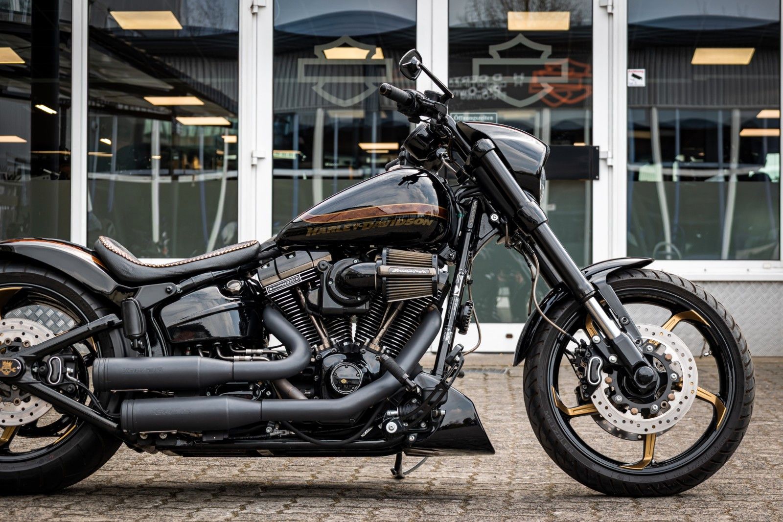 Fahrzeugabbildung Harley-Davidson CVO Pro Street Breakout - Kesstech -