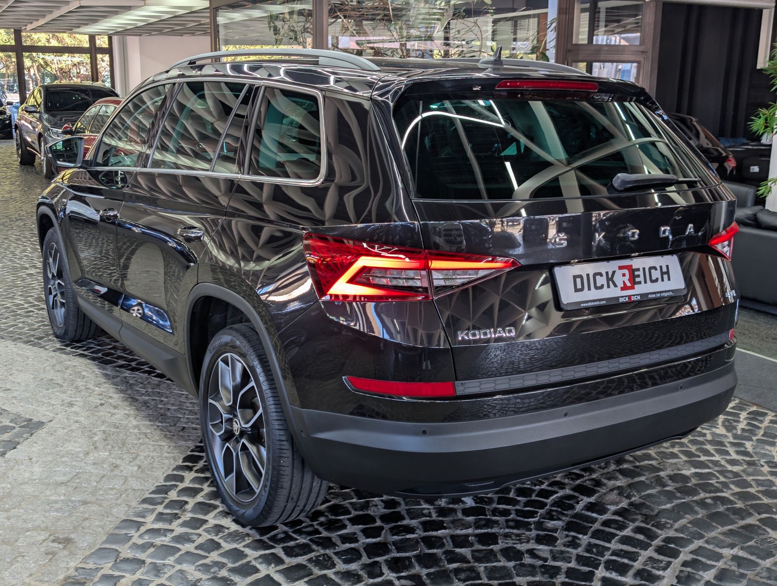 Fahrzeugabbildung SKODA Kodiaq Clever 4x4 PANO*AHK*CANTON*4xSHZ*7-Sitzer