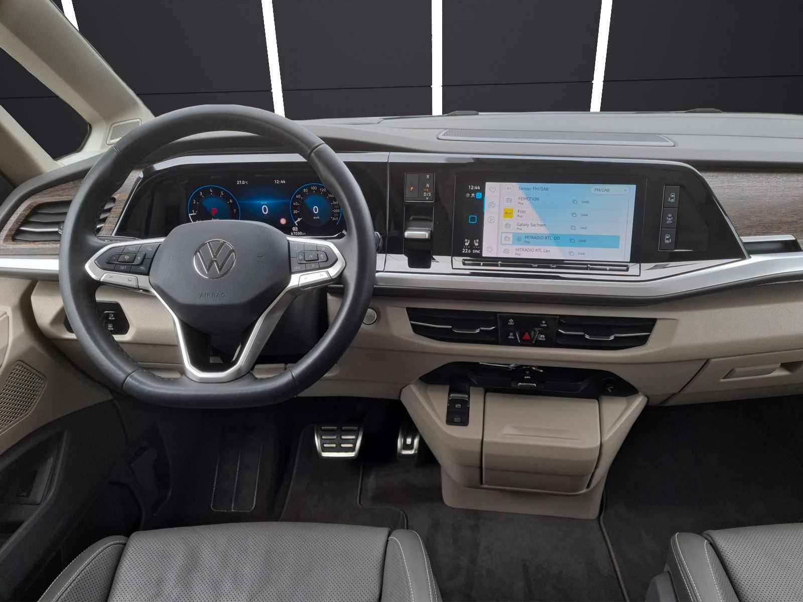 Fahrzeugabbildung Volkswagen T7 Multivan TSI DSG Style STH MATRIX ACC PANO NA