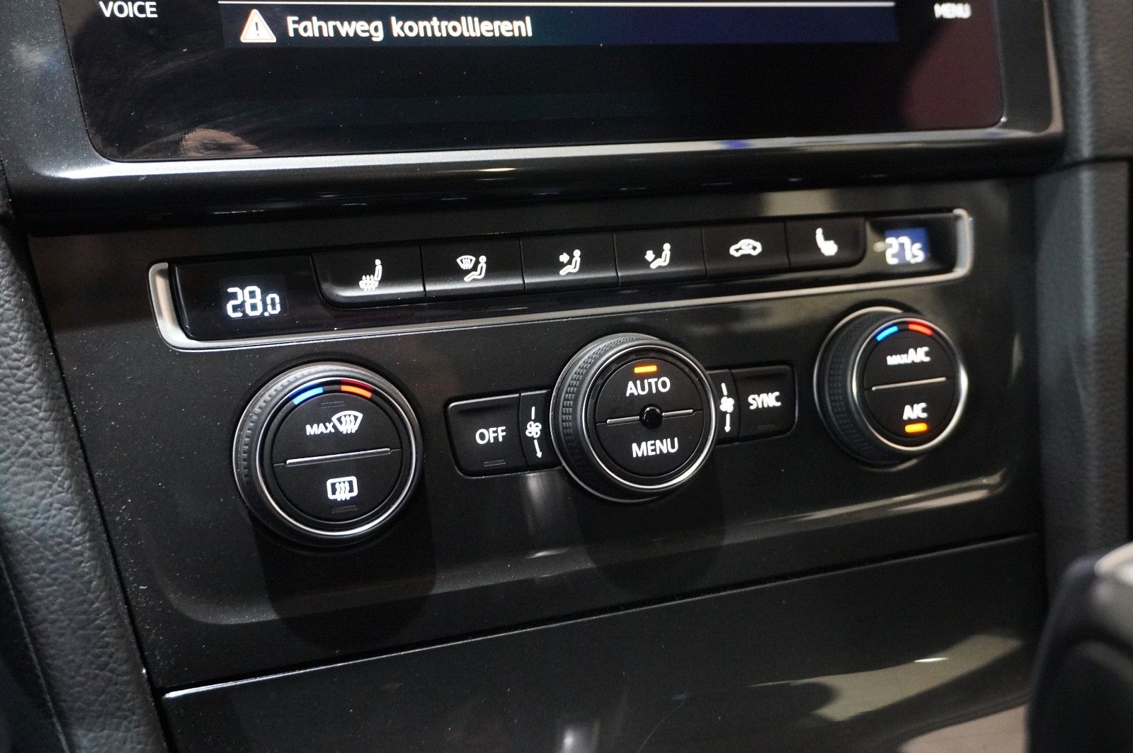 Fahrzeugabbildung Volkswagen Golf VII VARI. 1.5 TGI COMFORT. DSG NAVI/LED/ACC