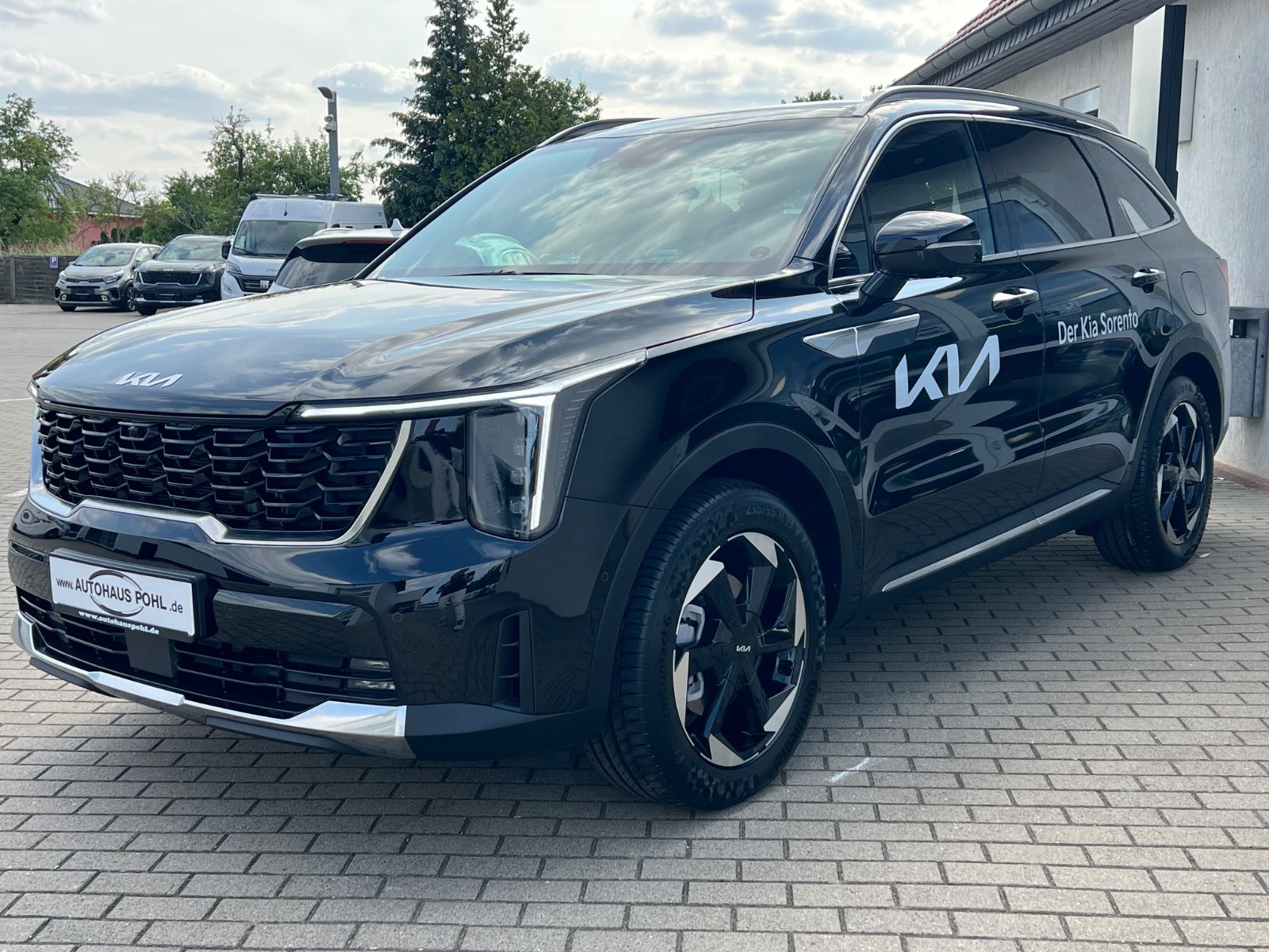 Fahrzeugabbildung Kia SORENTO PE 1.6T PHEV AWD PLAT 7S PAN PREMIUM