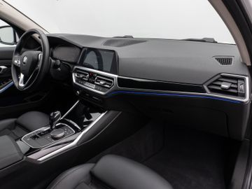 Fahrzeugabbildung BMW 320d xD SportLine HUD DAB 360°Stop&Go Alarm AHK