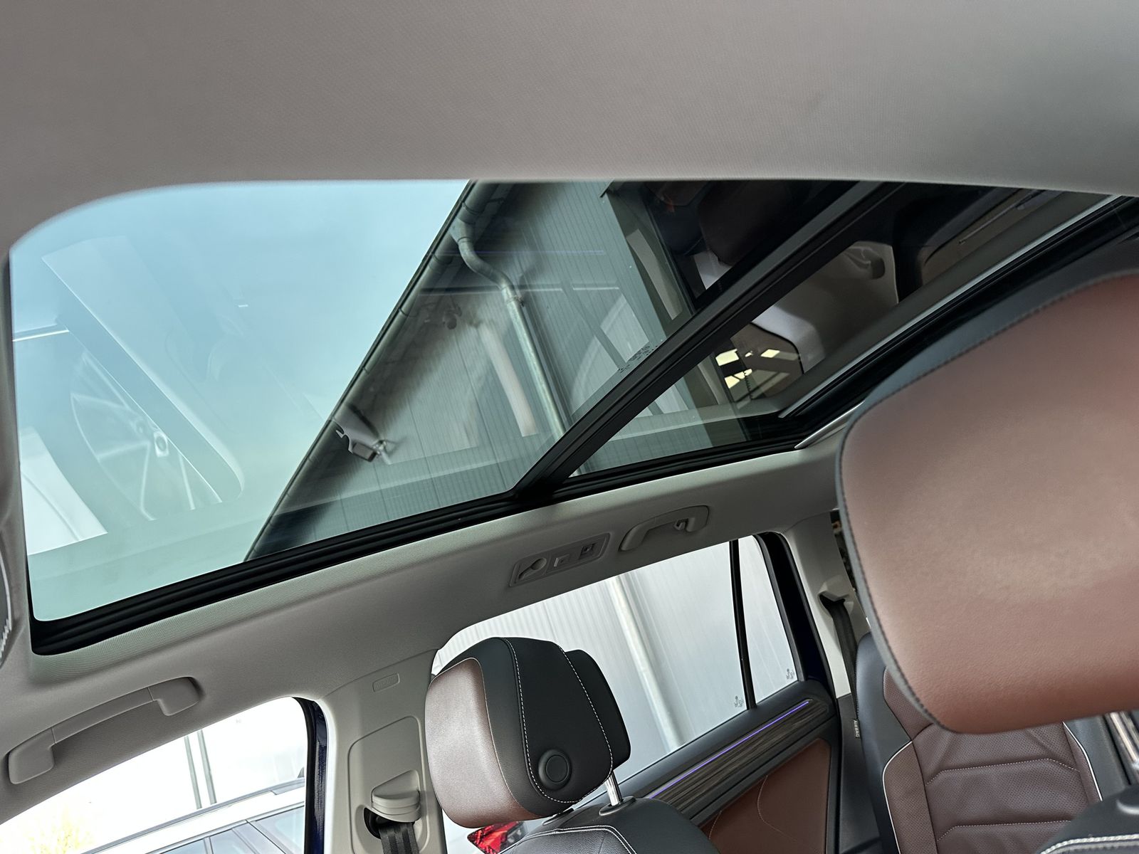 Fahrzeugabbildung Volkswagen Tiguan Allspace Life NAV+IQ-LIGHT+PANO+20ZO+AHK