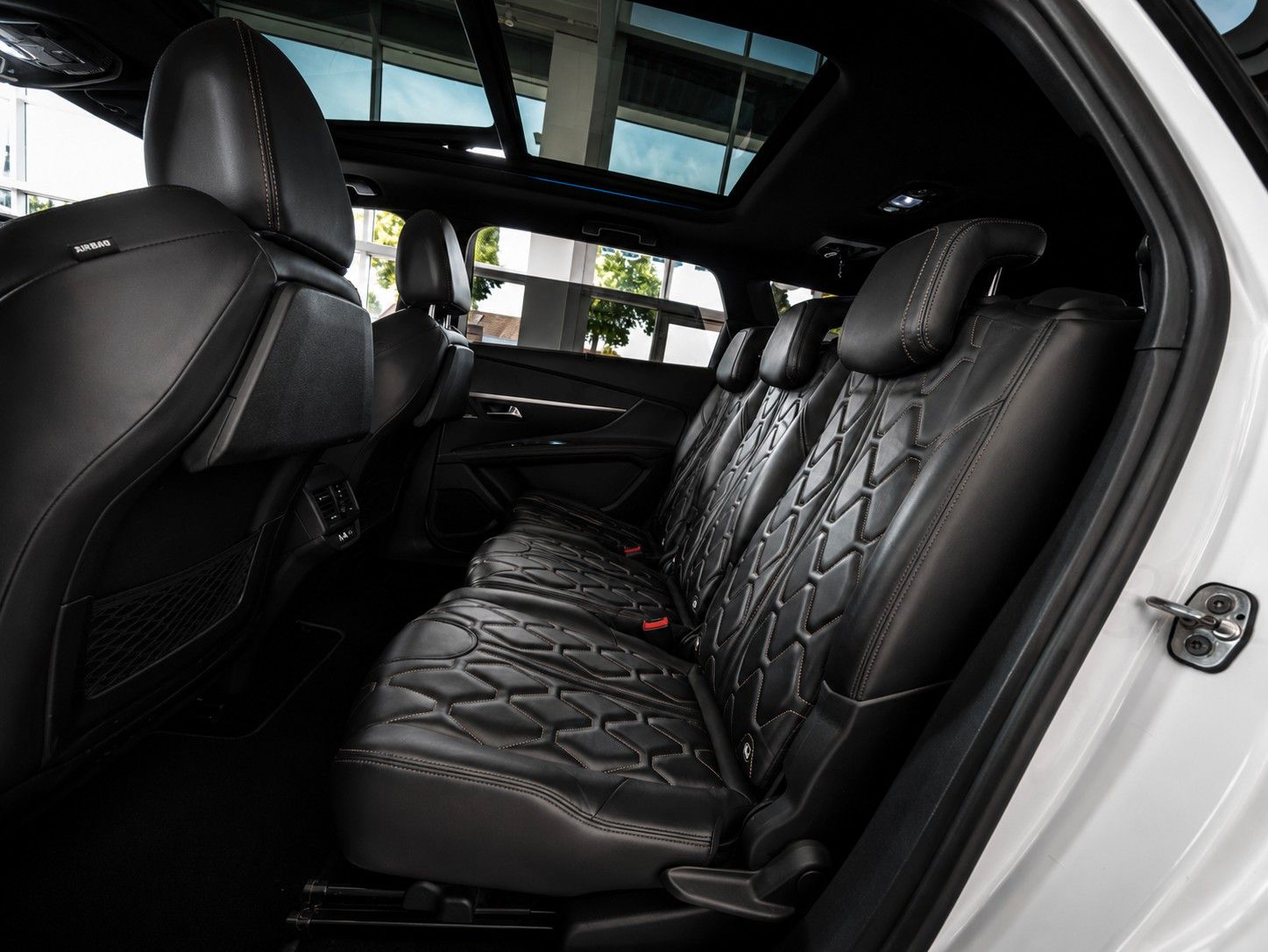 Fahrzeugabbildung Peugeot 5008 GT-LINE LEDER NAVI PANORAMA LED AHK 7-SITZE