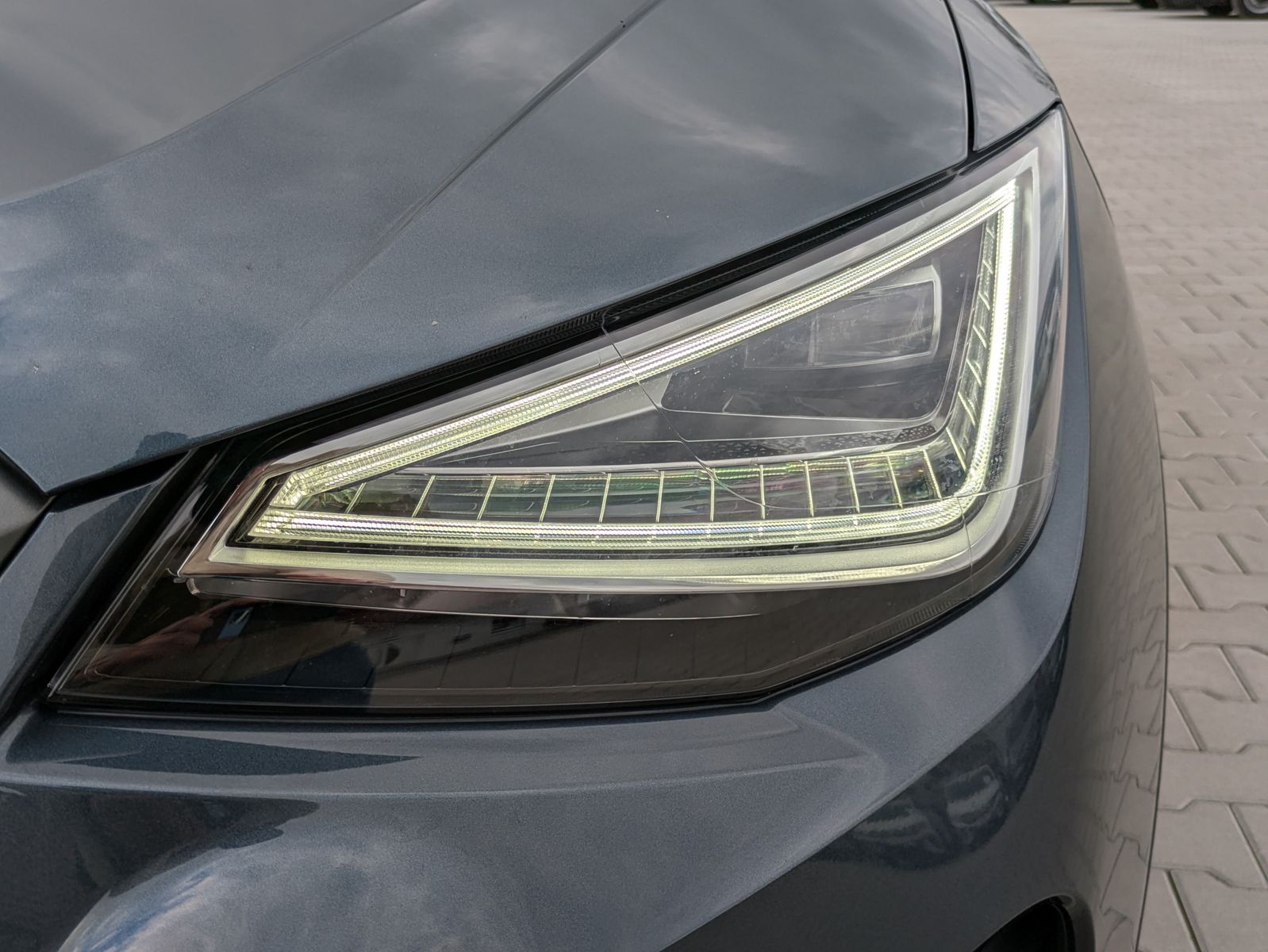 Fahrzeugabbildung SEAT Arona 1.0 TSI FR DSG AHK*ACC*LED*APP*DAB*KAMERA
