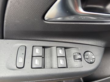 Fotografie des Opel Corsa F Kamera LED Sitzheizung Allwetterreifen