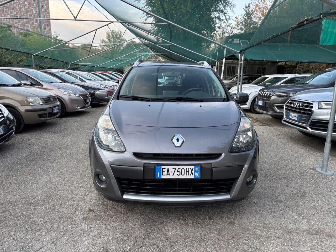 Renault Clio 2010 — rear view