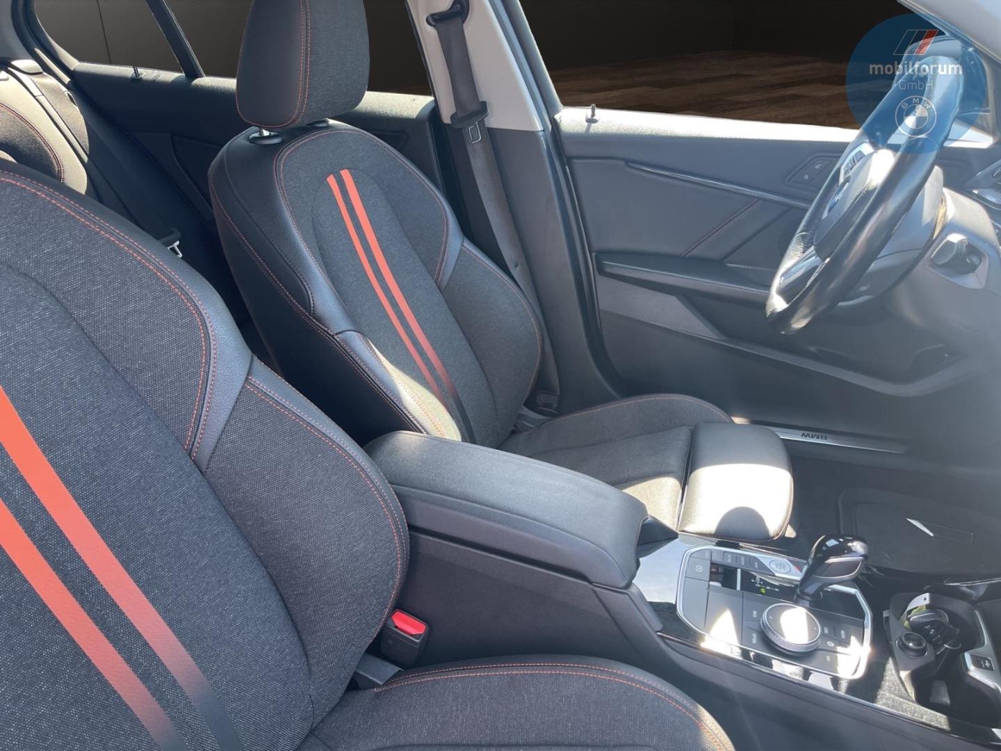 BMW 118 i Sport Line HiFi LenkradHZG DriveAssistant