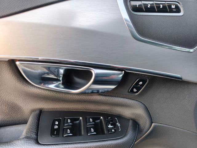 Volvo XC90 Momentum AWD*Vollausstattung*AHK*7-Sitzer*