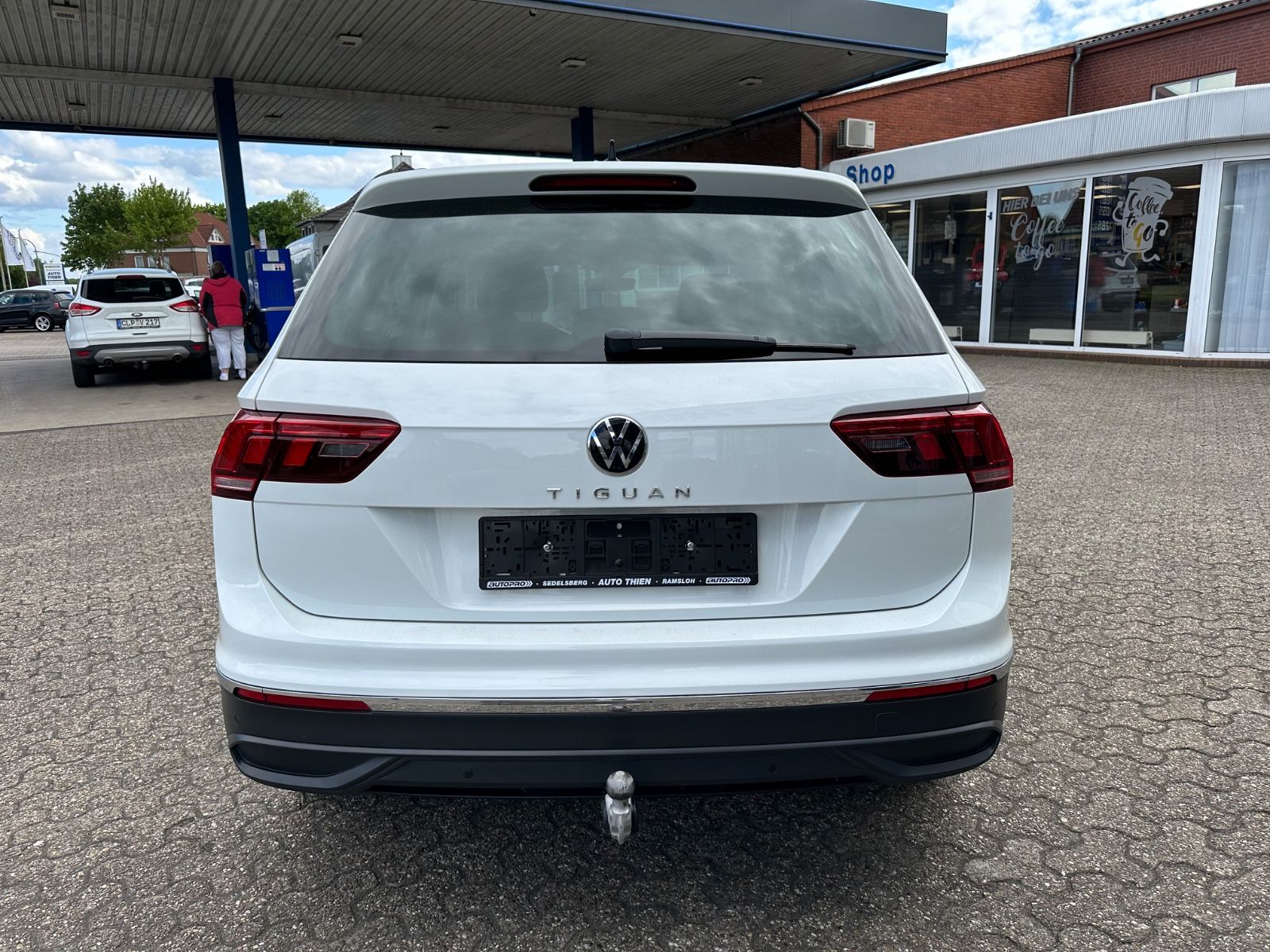 Fahrzeugabbildung Volkswagen Tiguan 2.0 TDI Active AHK/Navi/LED/SHZG/ACC
