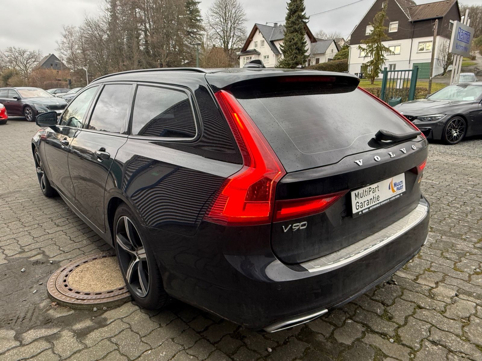 Fahrzeugabbildung Volvo V90 Kombi 2,0 D R Design AWD, Kamera, ACC