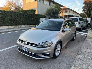 Volkswagen Golf - 2