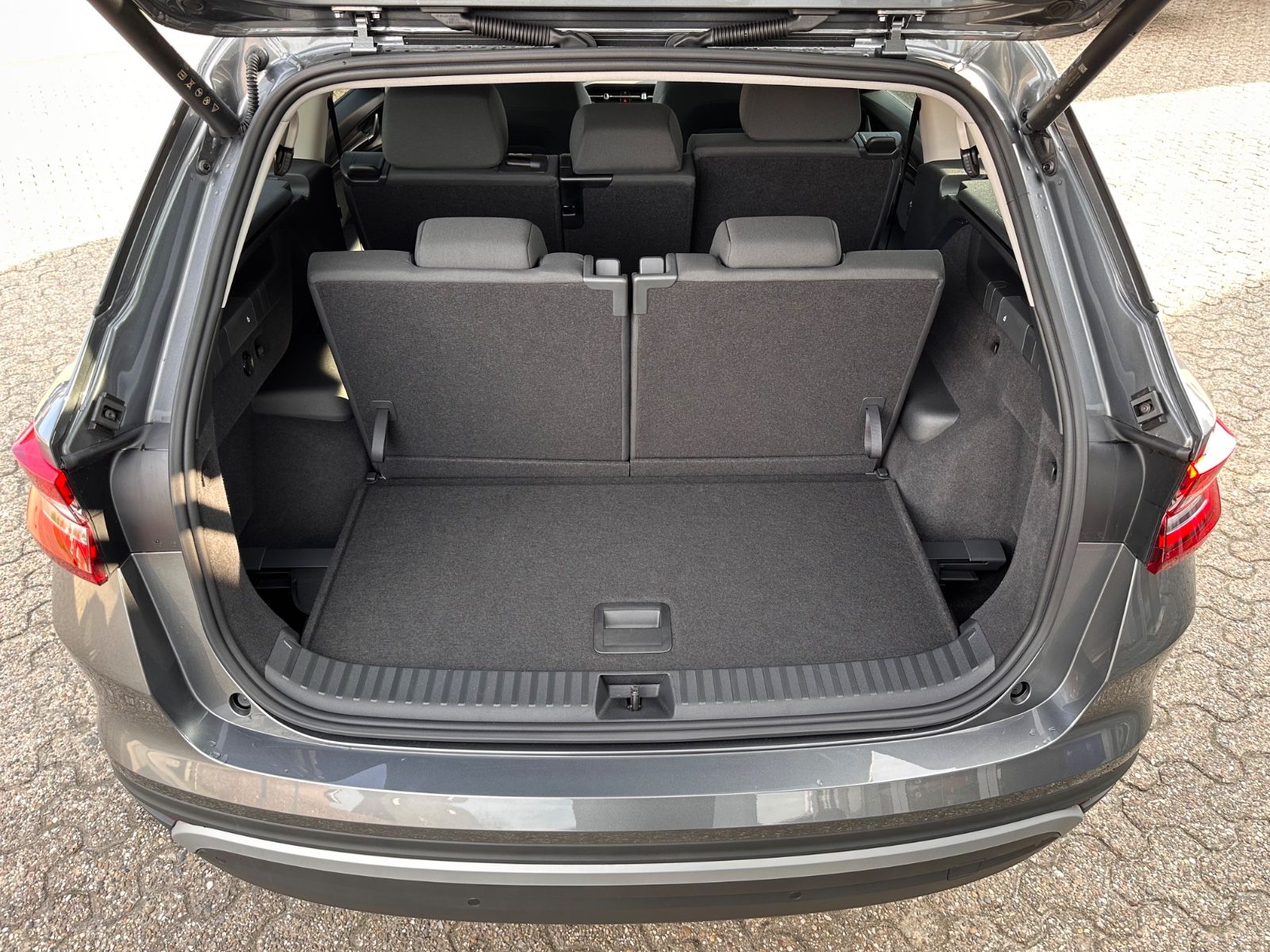 Fahrzeugabbildung SKODA Kodiaq 1.5 eTSI Selection DSG ACC/LED/PDC/SHZ