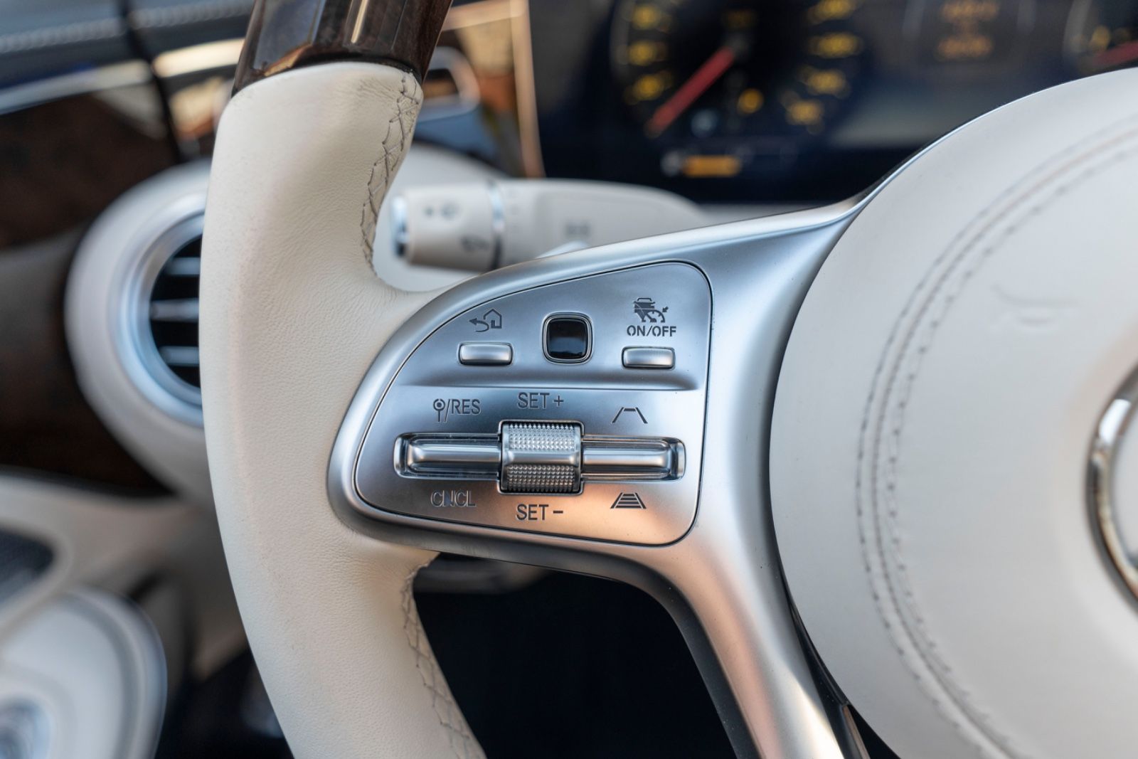 Fahrzeugabbildung Mercedes-Benz S 560 Cabriolet BURMESTER HUD 360° ACC LUFT TOTW