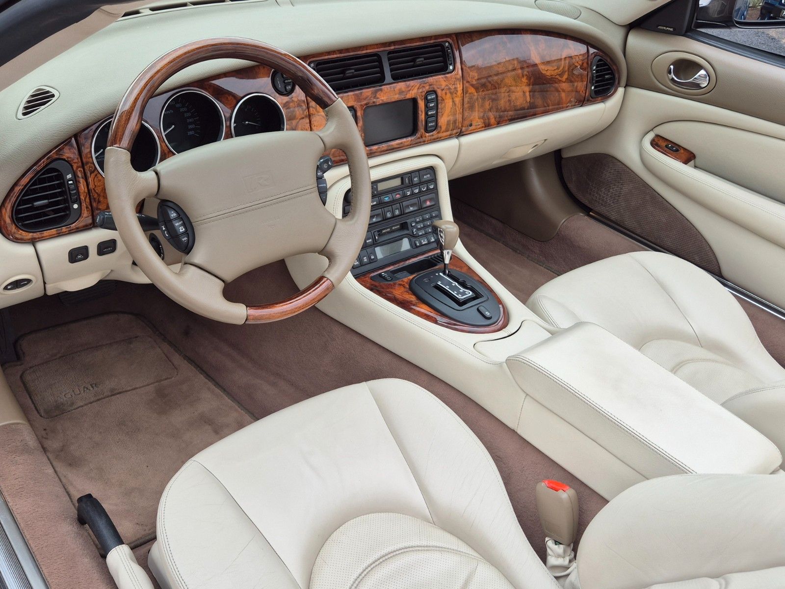 Fahrzeugabbildung Jaguar XKR Cabrio/Facelift/Traum Farbgebung+Bestzustand