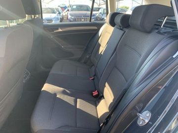 Volkswagen Golf - 11