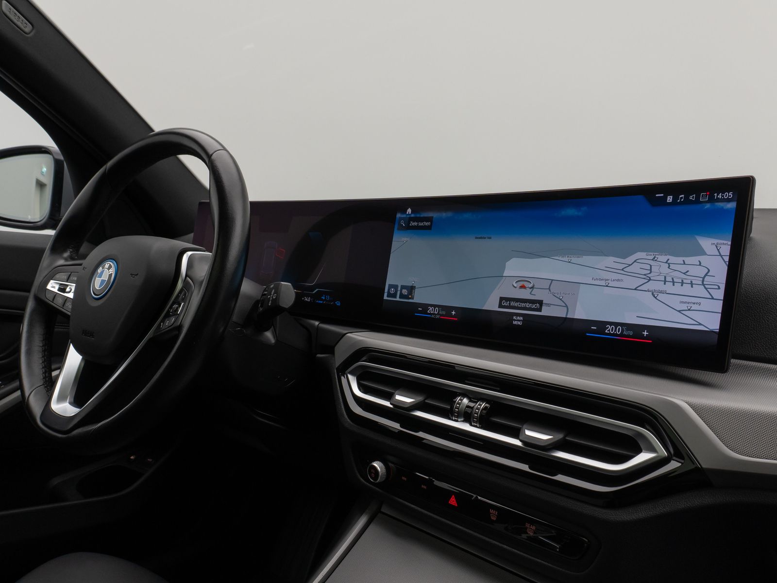 Fahrzeugabbildung BMW 330e Panorama Kamera HUD DAB HiFi AHK Sport Lede