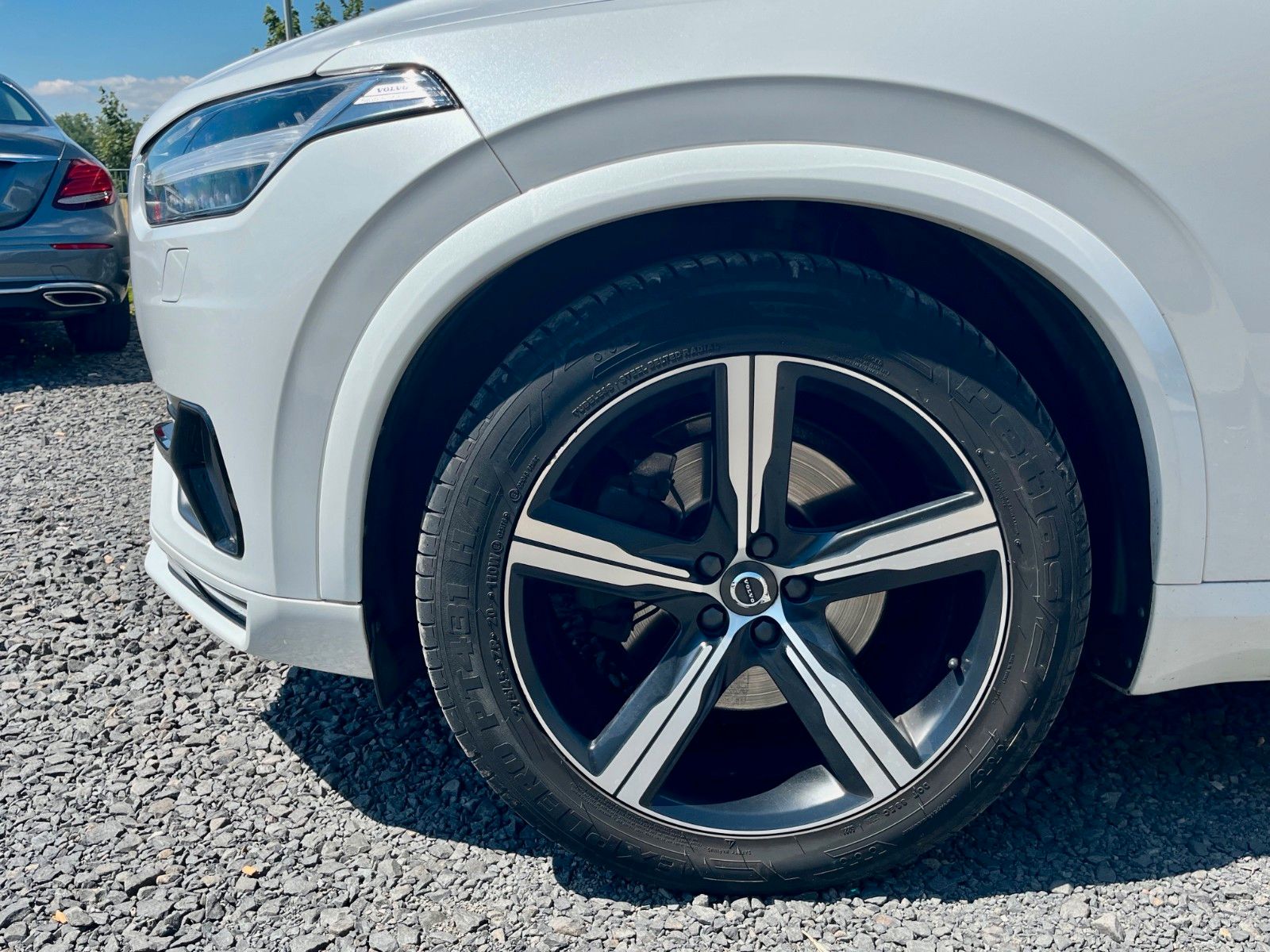 Fahrzeugabbildung Volvo XC90 R DESIGN AWD Navi Leder Pano LED *7-SITZER*