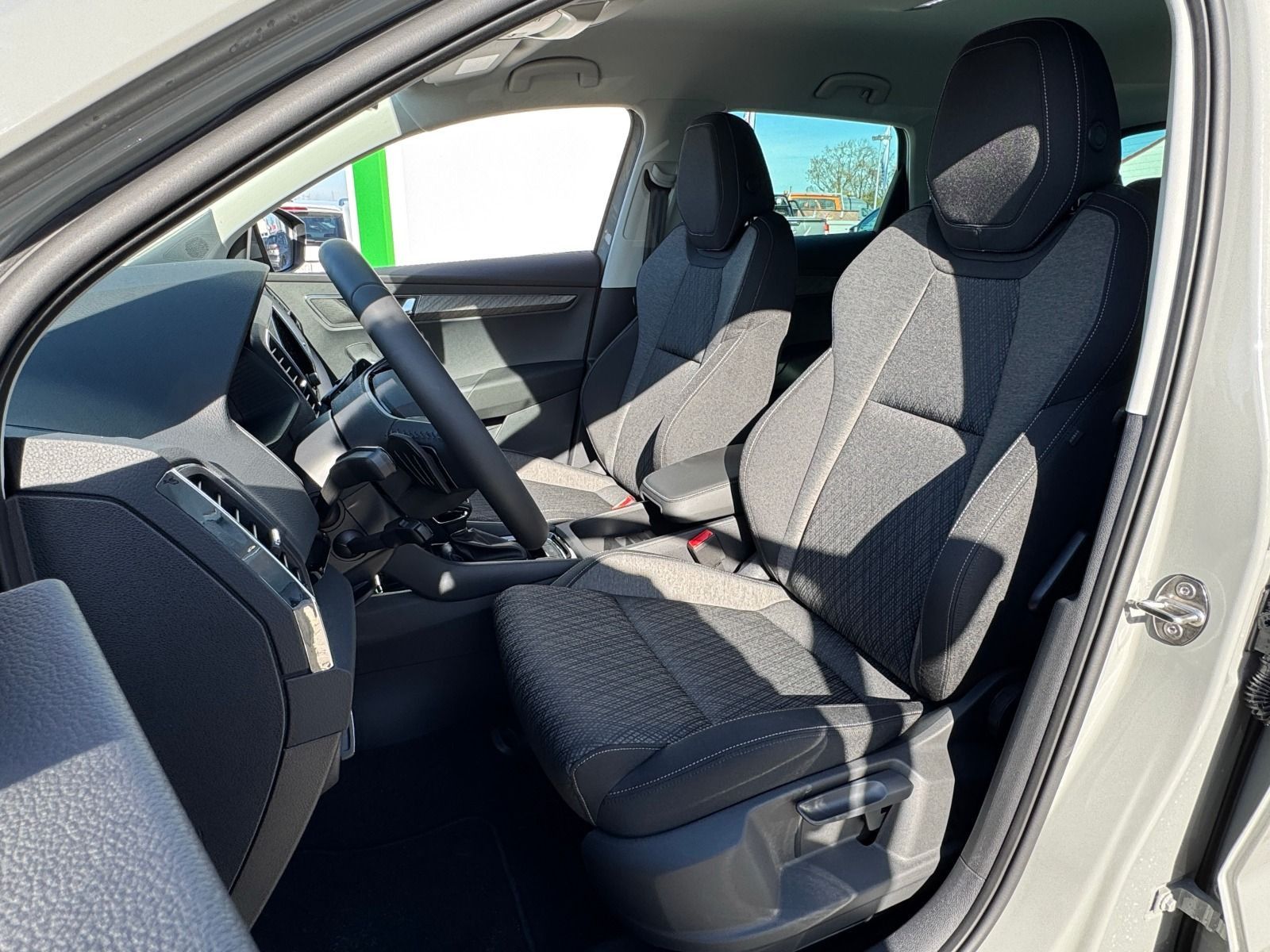 Fahrzeugabbildung SKODA Karoq 1.5 TSI DSG*AHK*RFK*behFro*eHeck*Allwetter