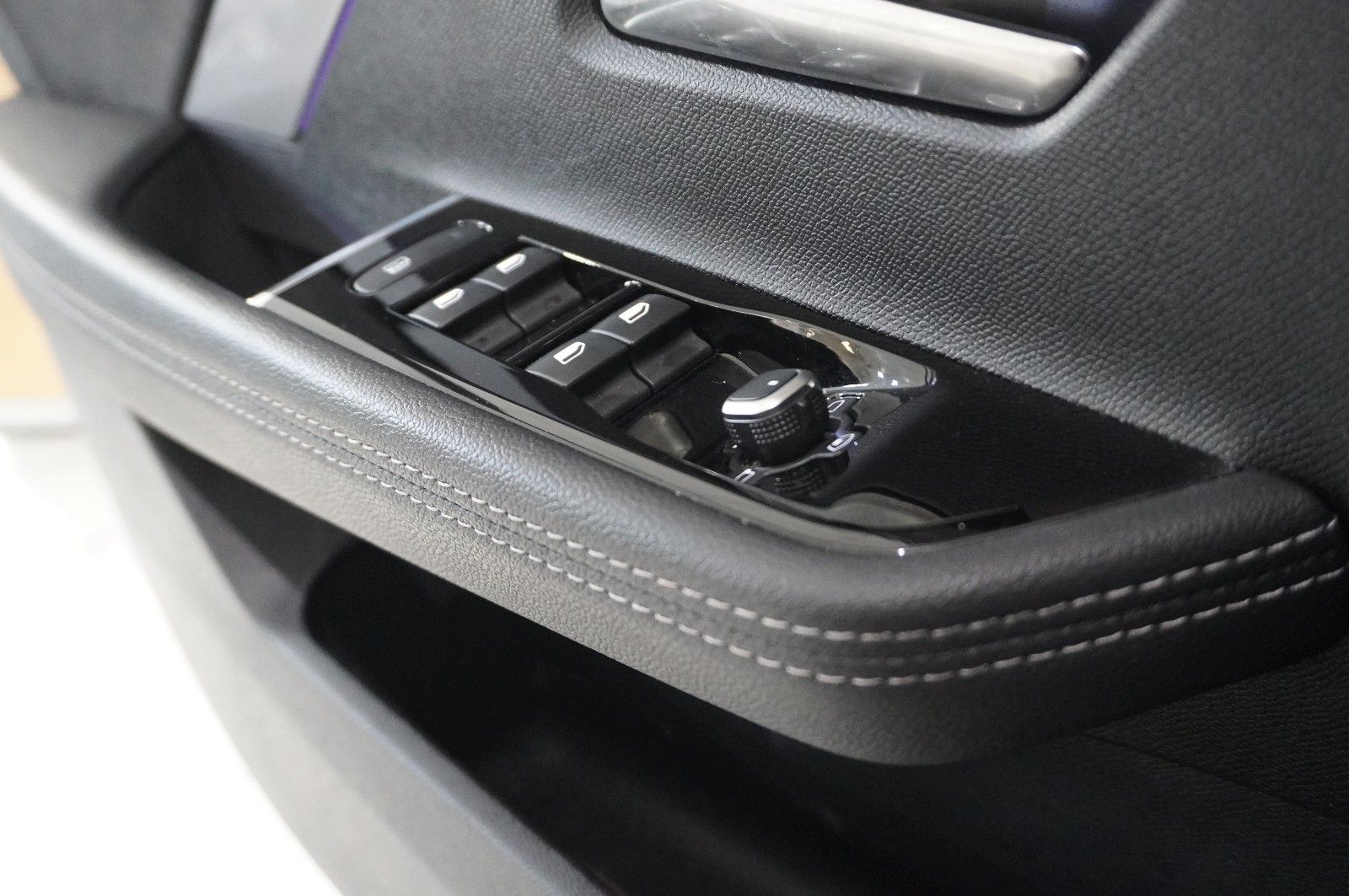 Fahrzeugabbildung Opel Astra L ST 1.2T ULTIMATE NAVI/LED/360°/PANO/DAB+