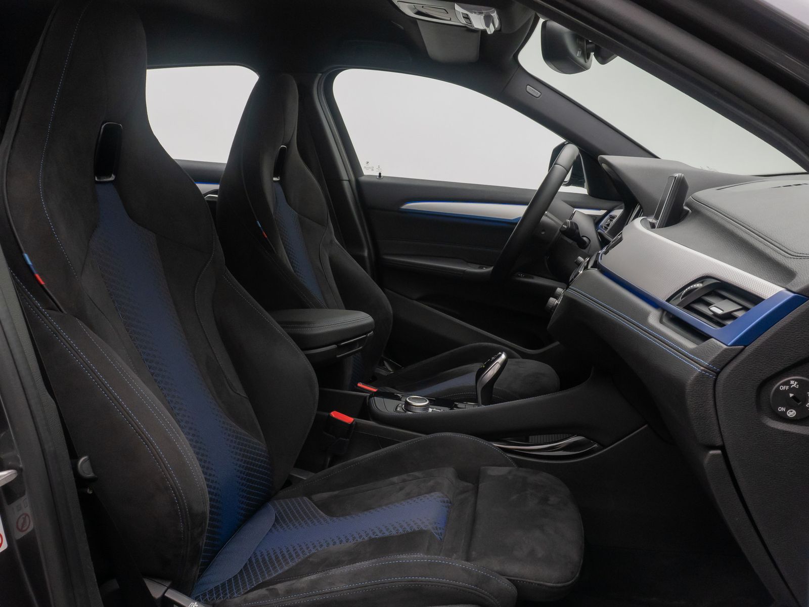 Fahrzeugabbildung BMW X2 sD18i M Sport AHK Kamera GeschwindiReg 19Zoll