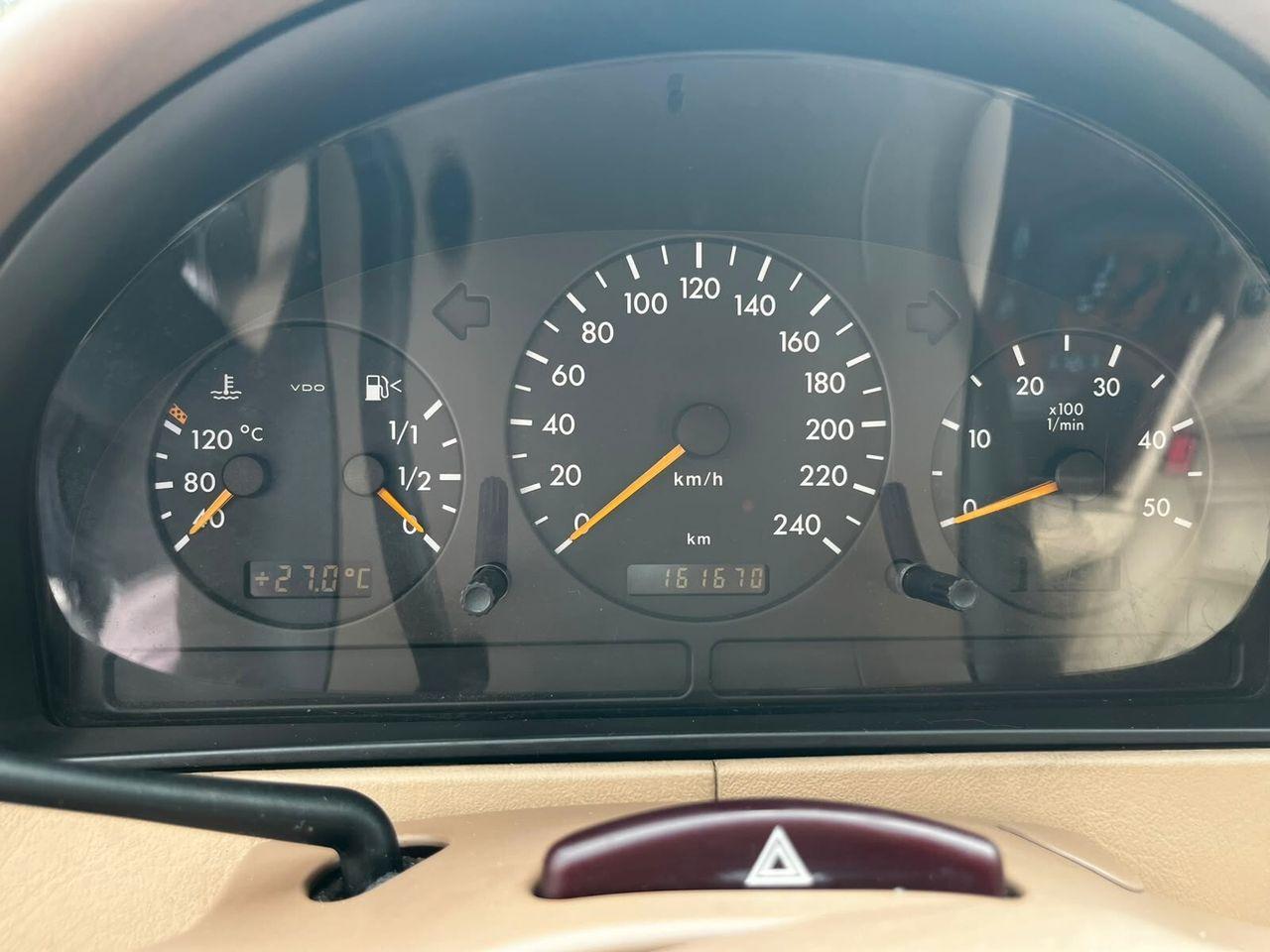 Mercedes-Benz ML270 2004 — photo 10