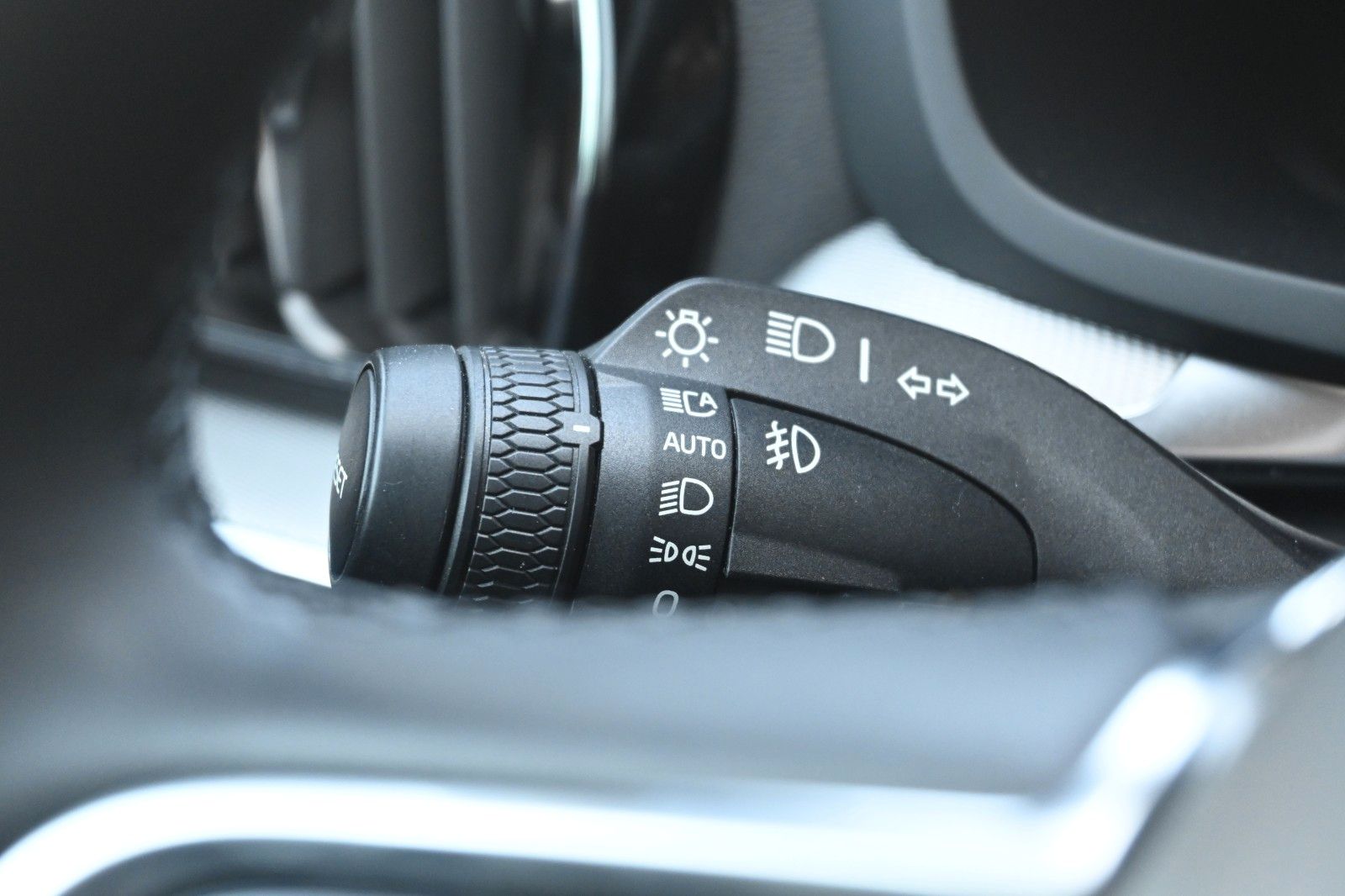 Fahrzeugabbildung Volvo S60 B4 Plus Dark*LED*PANO*STHZ*H&K*360*QI*19"