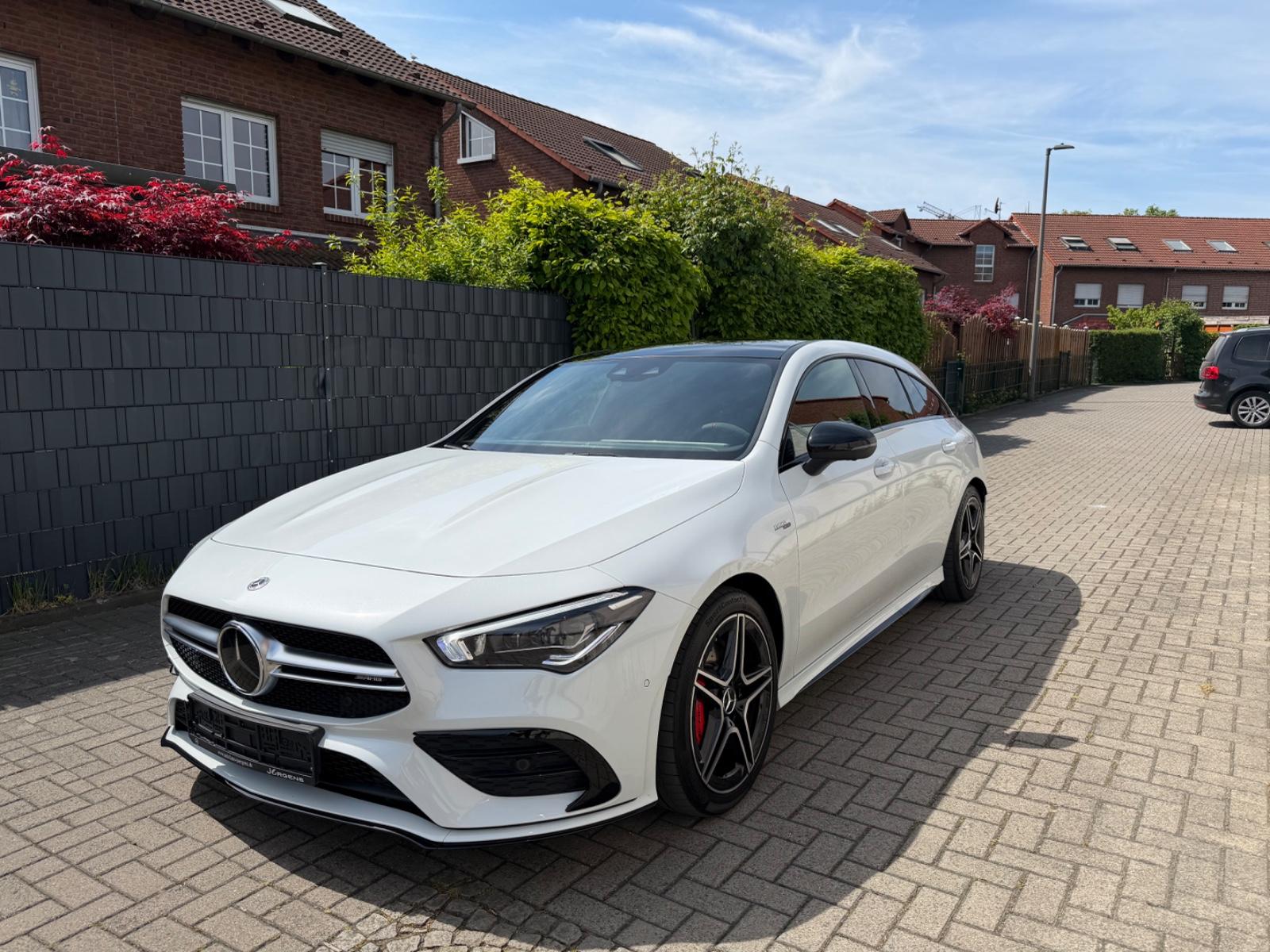 Mercedes-Benz CLA 35 AMG Shooting Brake Pano