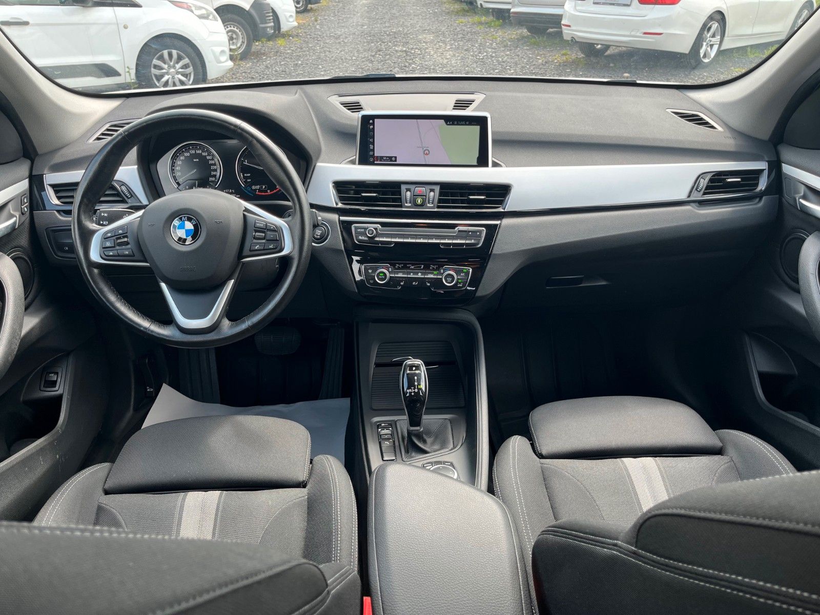 Fahrzeugabbildung BMW X1 sDrive18d Aut. Navi SPORTSITZE Alarm Kamera