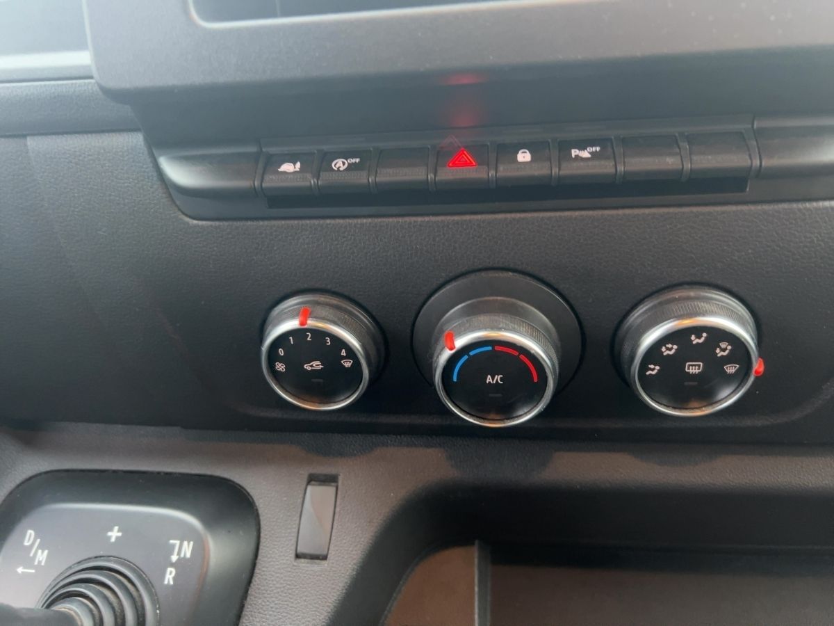 Fahrzeugabbildung Renault Master Kasten L2H2 3,3t dCi 150 Automatic AHK