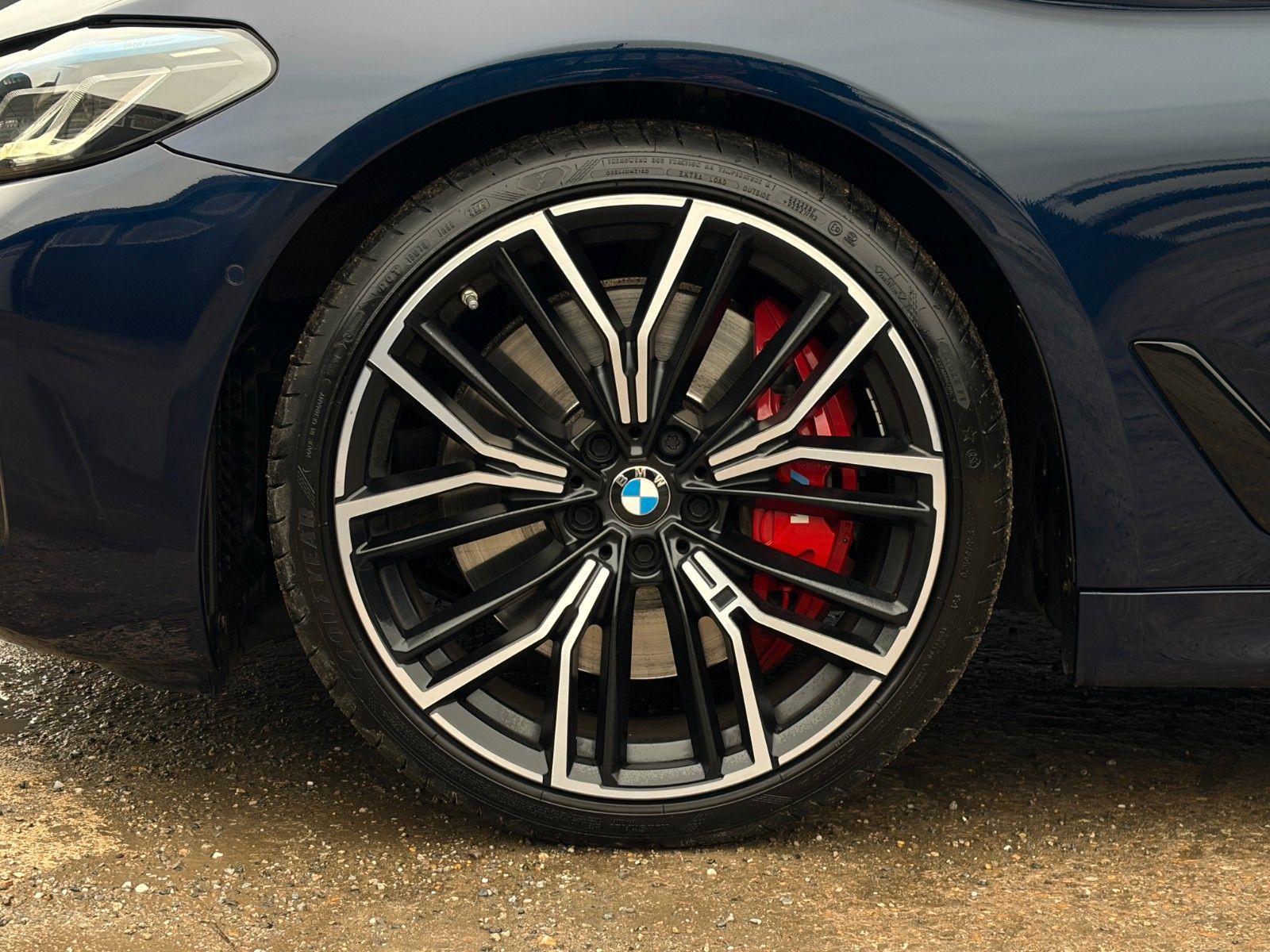 Fahrzeugabbildung BMW M550i xDr M Sport Pro Laser HuD 360° StdHzg GSD