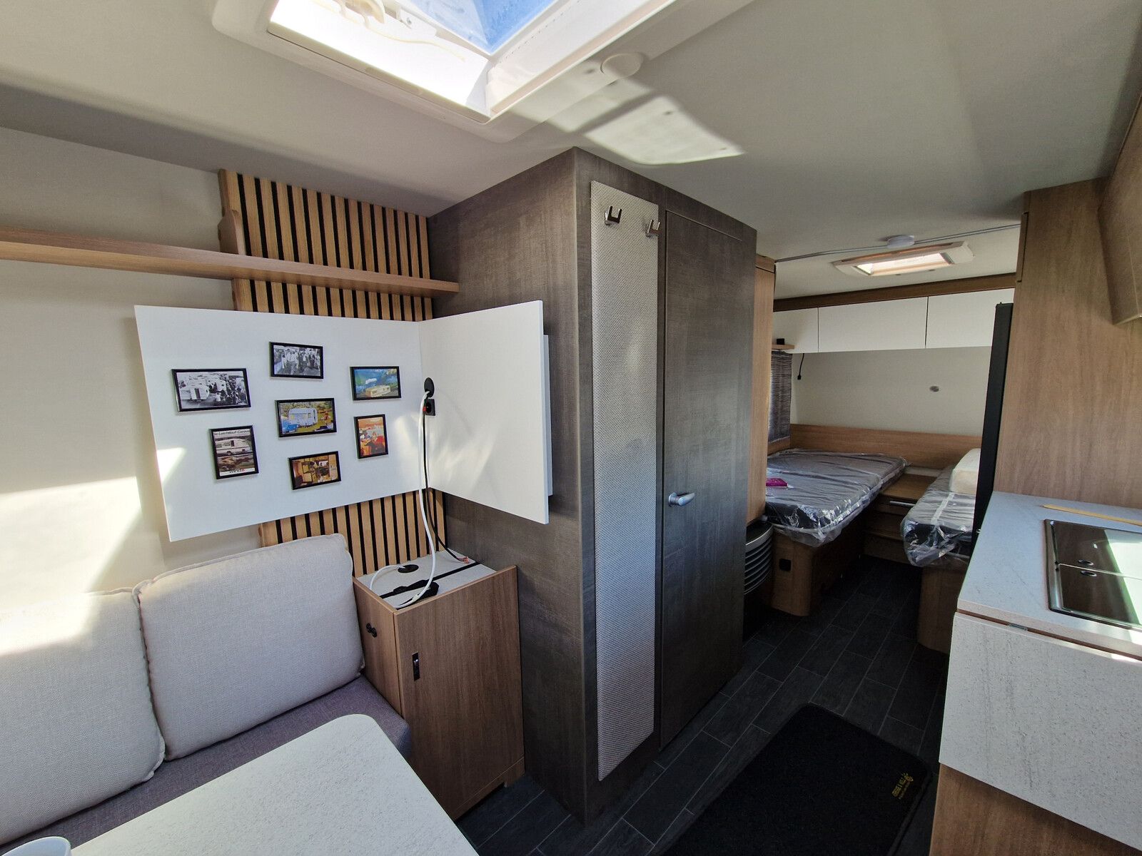 Fahrzeugabbildung Tabbert Senara 550E 2.3 2.000kg, Safety-Pack, Glattbl.