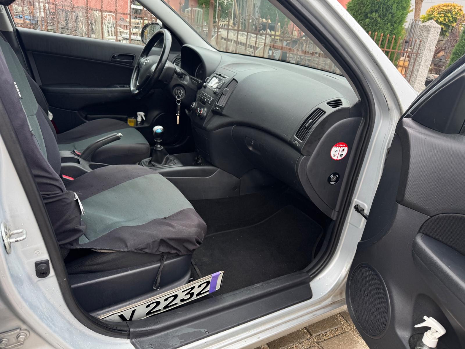 Hyundai i30 2009 — photo 9