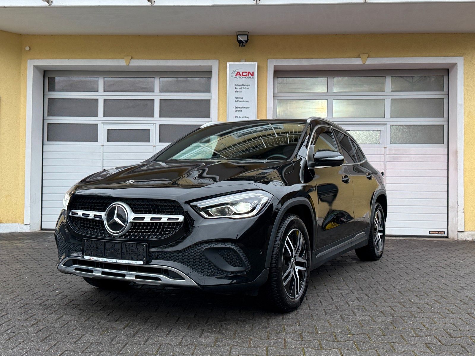 MERCEDES-BENZ GLA 250e, Kamera,NAVI,LEDER,Ambiente-Beleuchtung