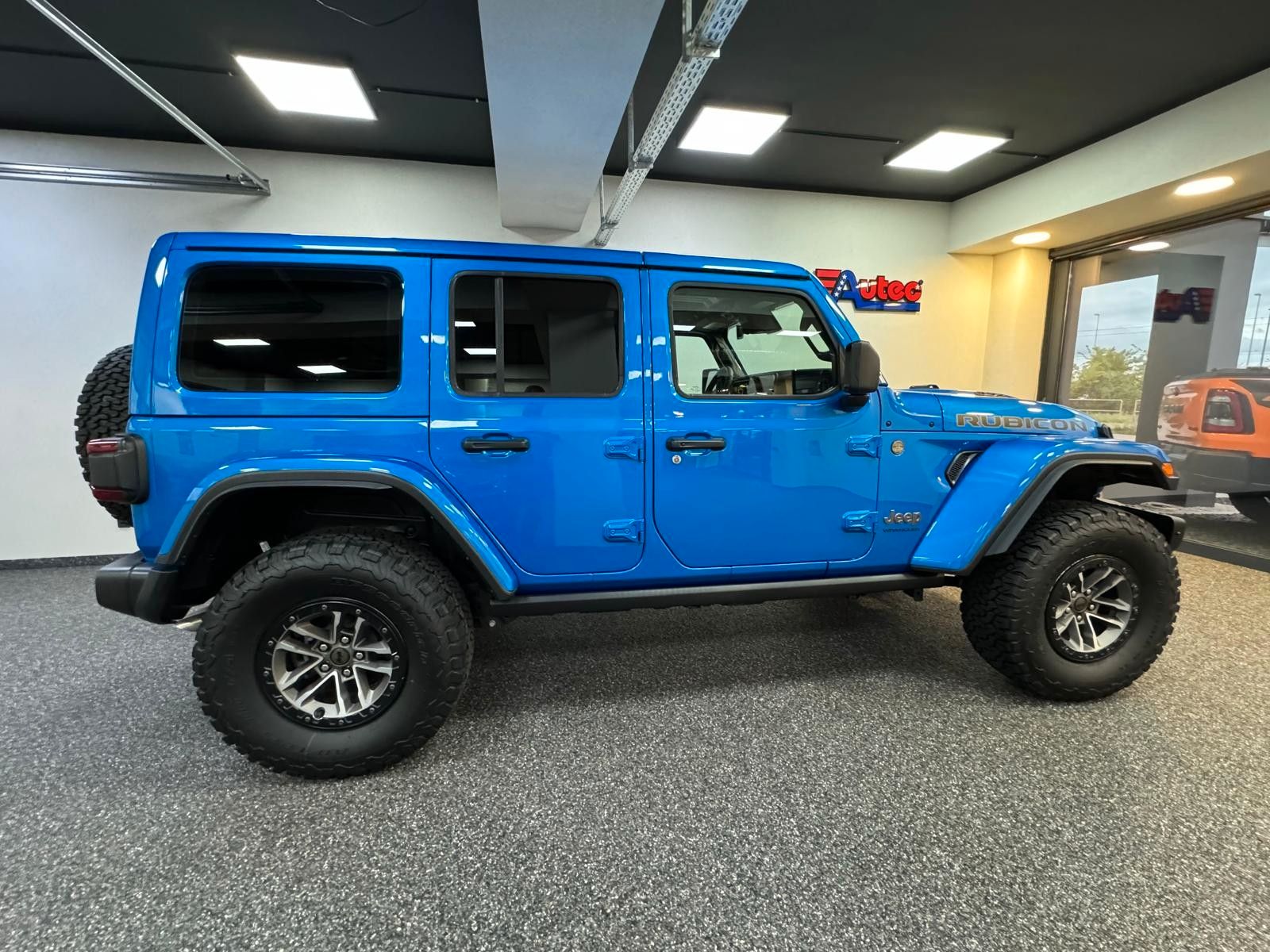 Fahrzeugabbildung Jeep RUBICON 392-6.4L HEMI V8-RECON 35"-STEEL BUMPER