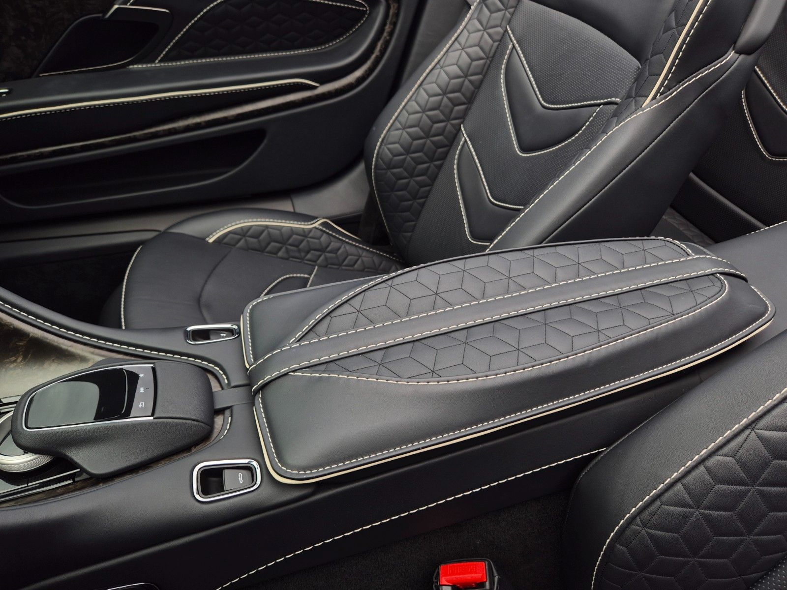 Fahrzeugabbildung Aston Martin DBS 5.2 V12 Volante/Werksgarantie 09/27/1A