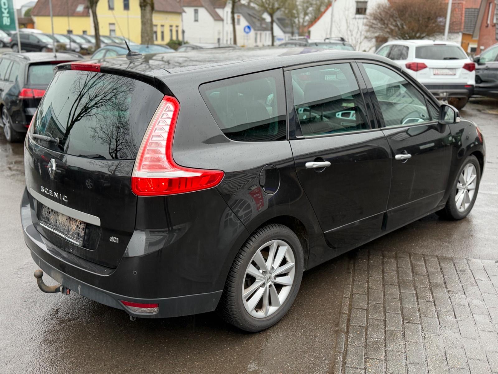 Renault Scenic 2010 — interior