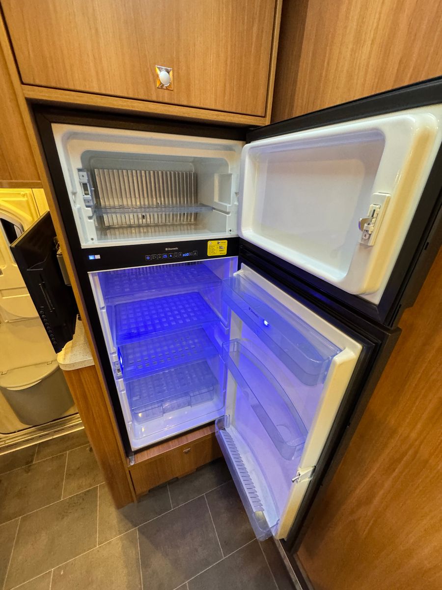 Fahrzeugabbildung Dethleffs T 7151-4 DB MAGIC EDITION QUEENSBETT SOLAR ALKO