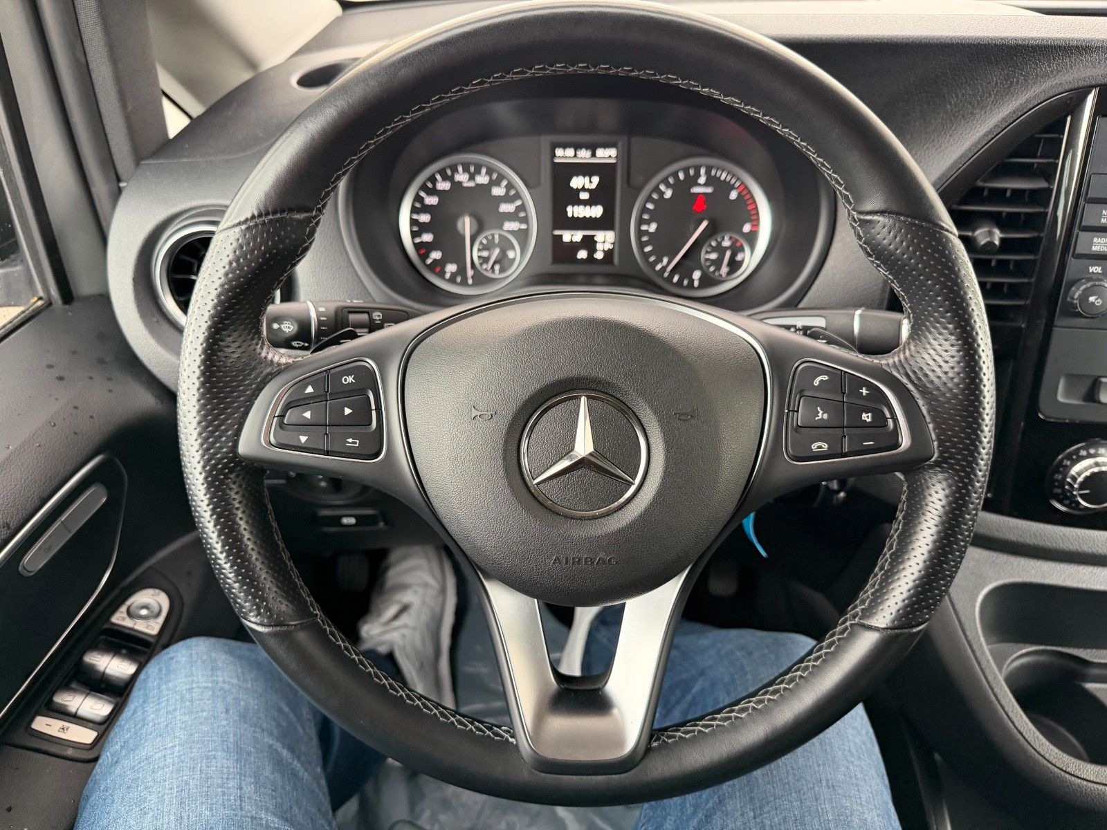 Fahrzeugabbildung Mercedes-Benz Vito 116 CDI Tourer 9G Laderampe Stdheiz LED
