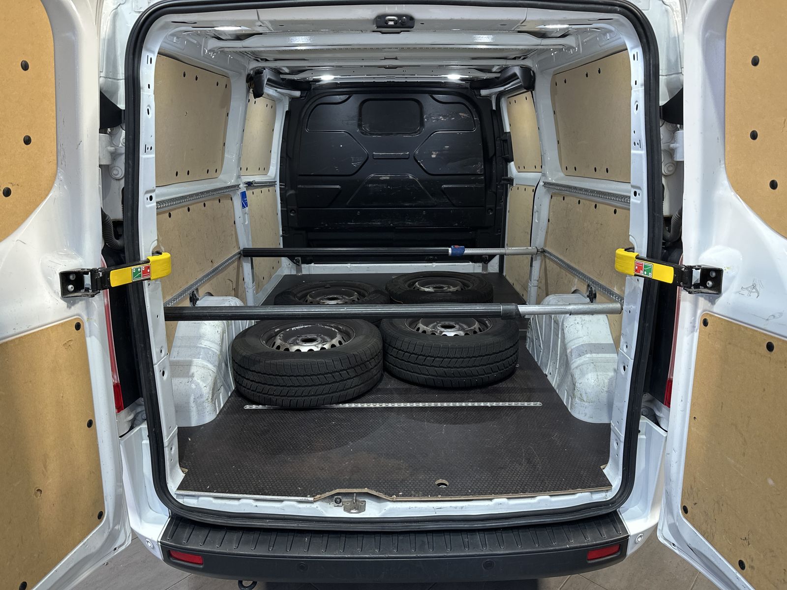 Fahrzeugabbildung Ford Transit Custom 300 L2H1 KAMERA+SICHT-PAKET+PP