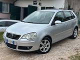 Volkswagen POLO 1.4/80CV TDI 5P SPORTLINE NEOPAT - Volkswagen Polo Sportline mit Diesel-Antrieb