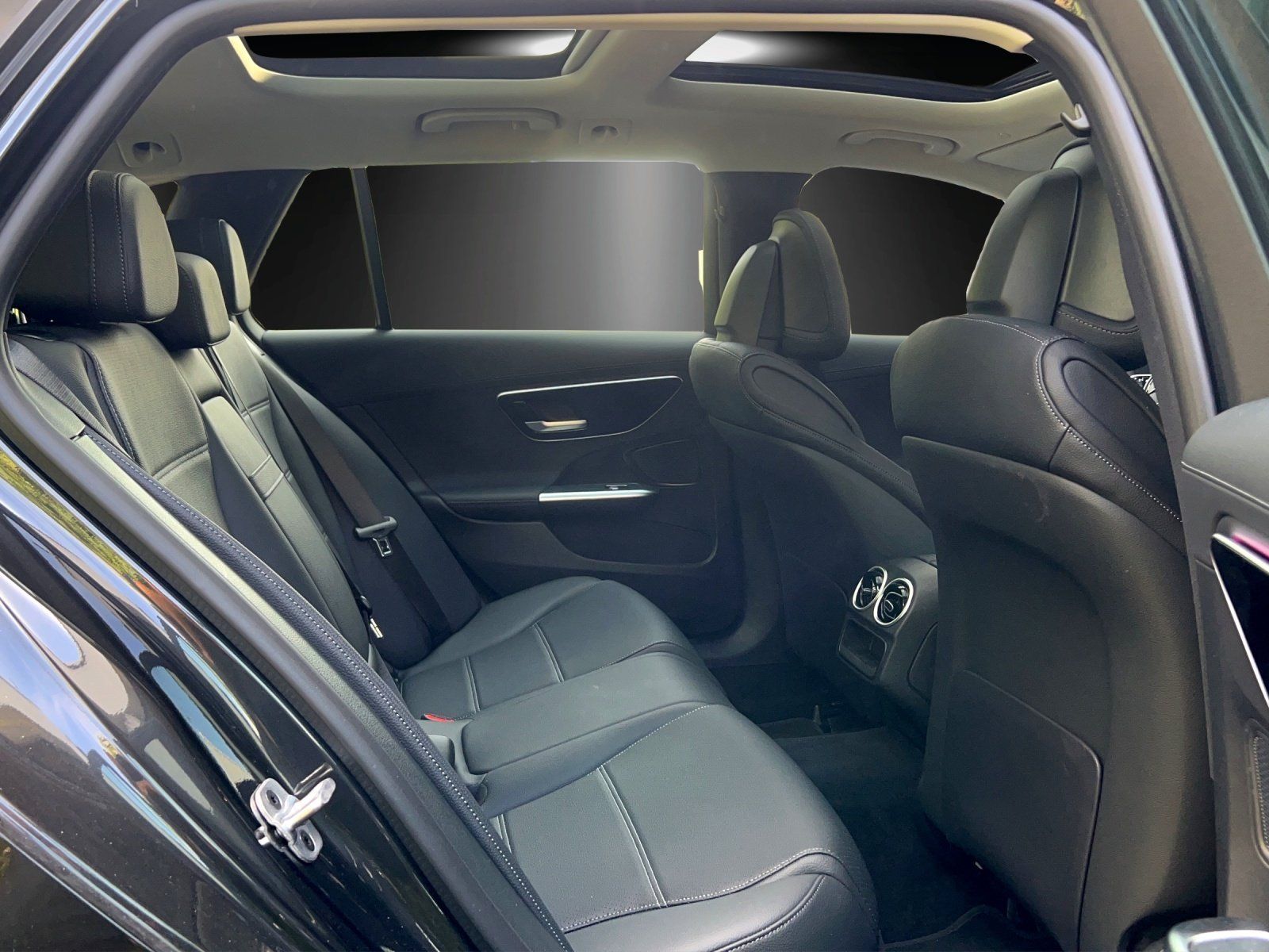 Fahrzeugabbildung Mercedes-Benz C 300 e T-Modell+Avantgarde+PSD+LED+Kamera+18''